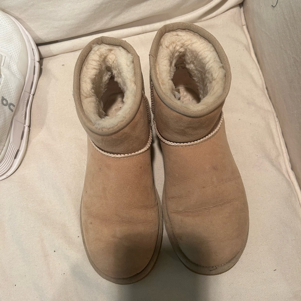 Women’s UGG Mini